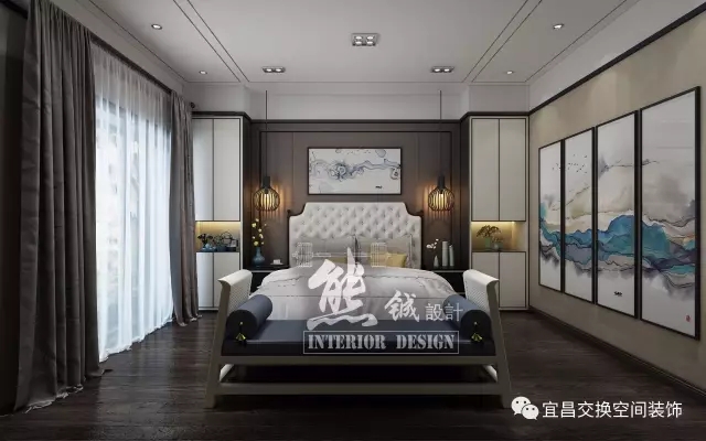 新中式风格的卧室设计，不拘泥于传统的中式元素，而是在继承古典的基础上融入现代的特色，例如吊灯设计，将两者有机地统一起来，表达出现代人对于新的精神境界的追求。